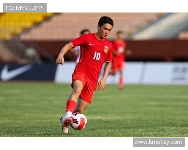 球星技艺大比拼：模仿足球技巧挑战，谁才是真正的足球天才